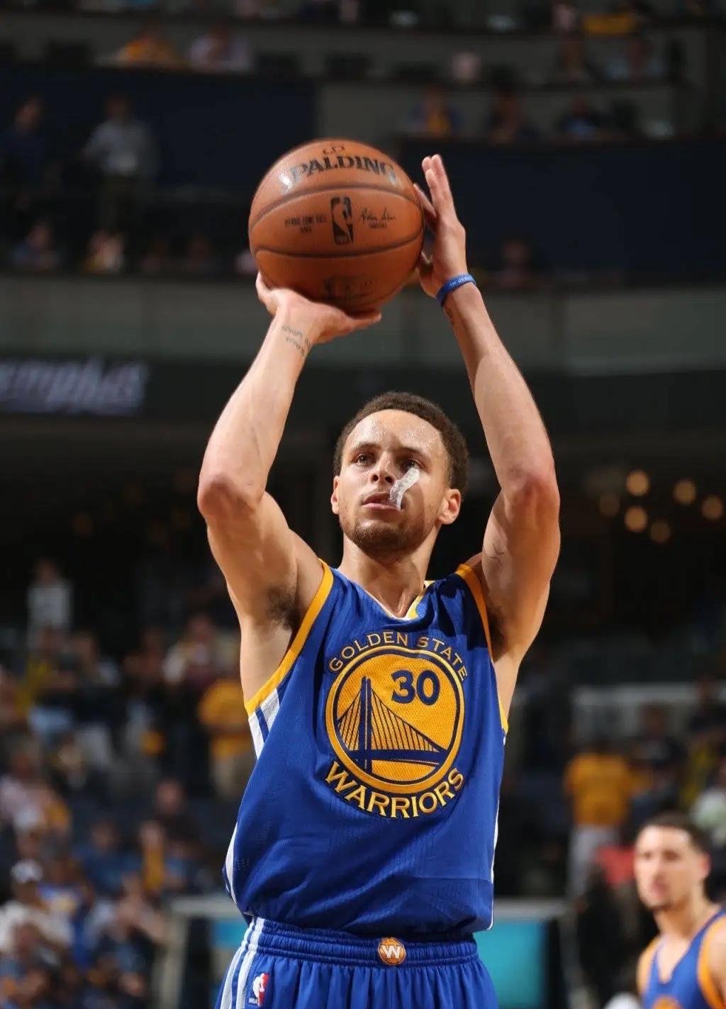 关于库里在中国队比赛中状态火爆国际比赛日俄克拉荷马雷霆备战社区盾，网友：Ming在巴塞罗那比赛中逆转的信息